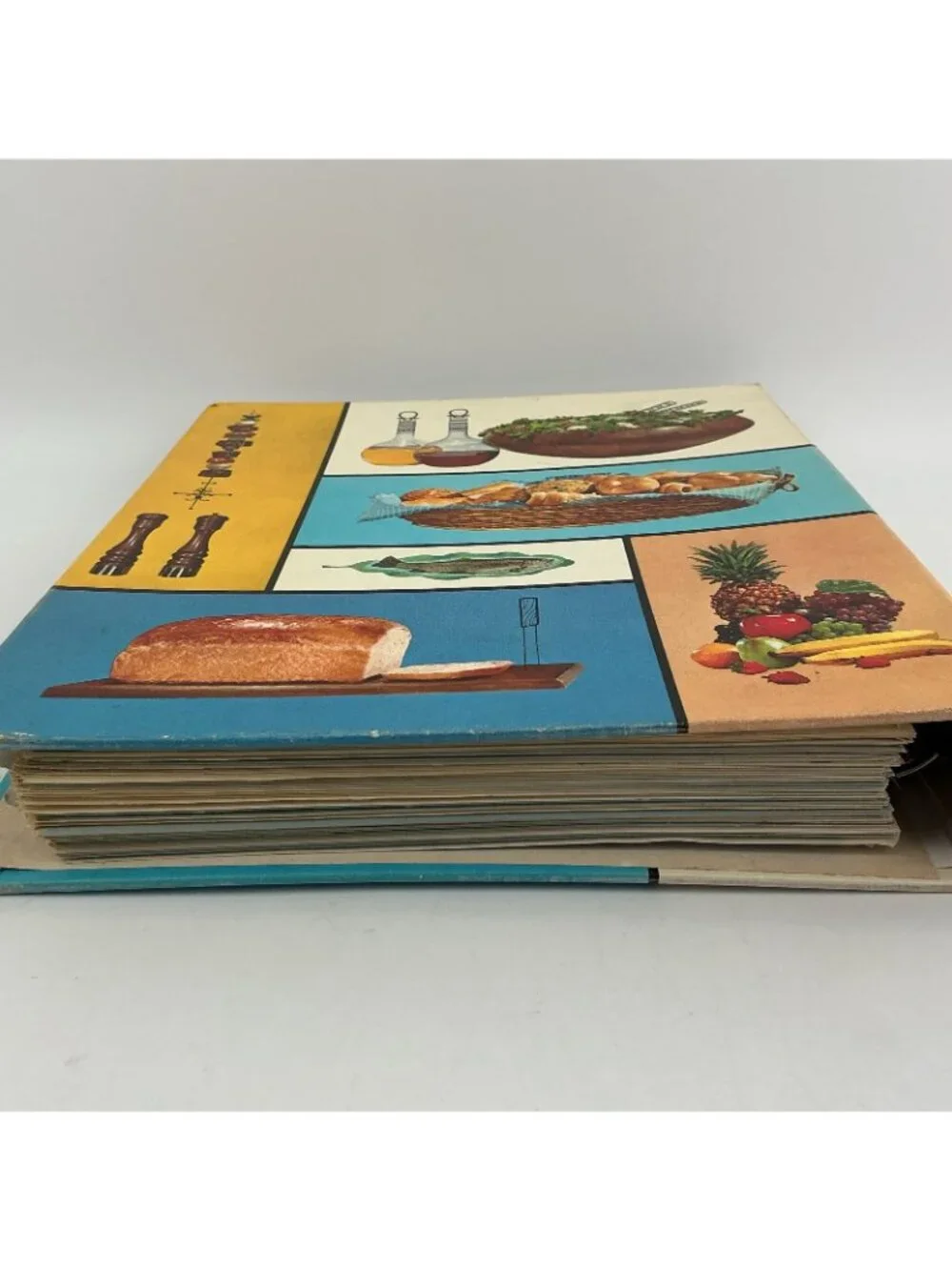 1961 First Edition 2nd Printing Betty Crocker’s New Picture Cook Book Binder Vin